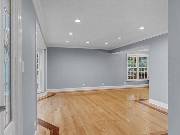 4th image of 826 Pin Oak Cir