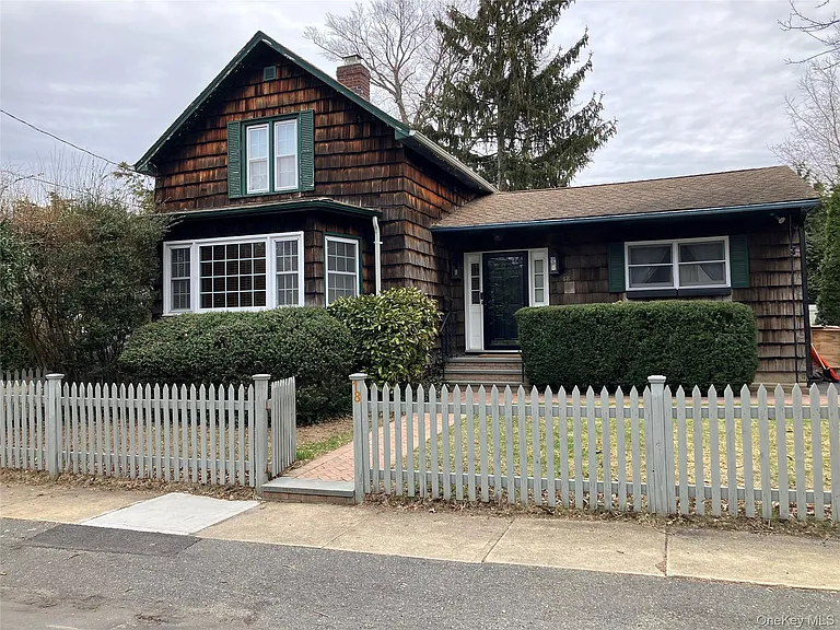 18 Park Ave — Photo 1