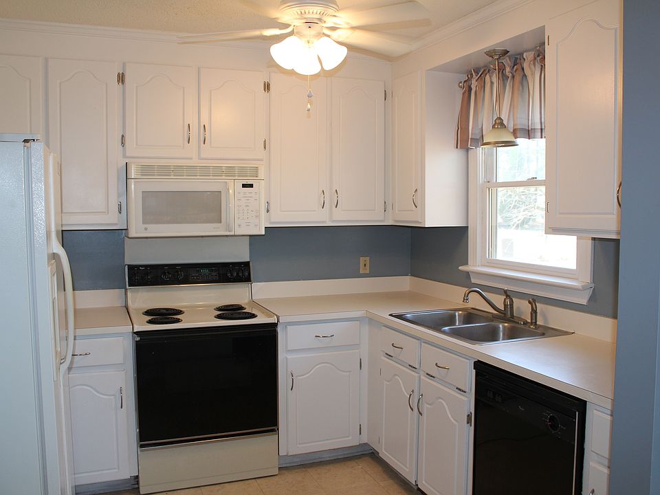 2nd image of 140 Pate Cir