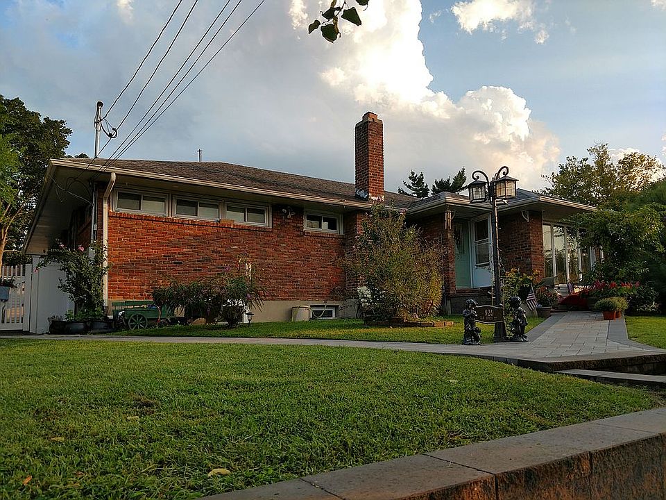 1st image of 924 Van Buren St