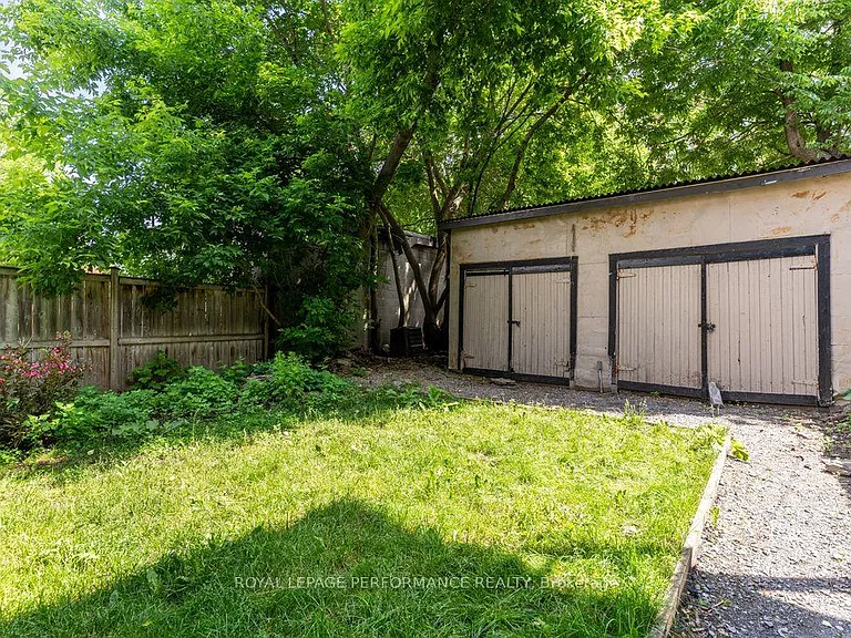 313 Lebreton St S — Photo 41