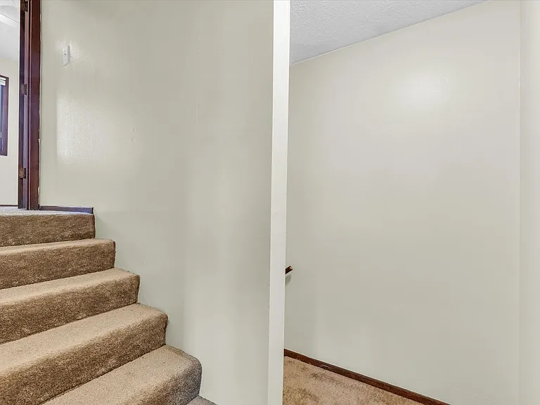105 N Orr Dr — Photo 56