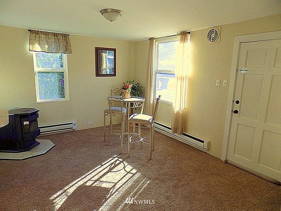 4th image of 1013 Railroad ave