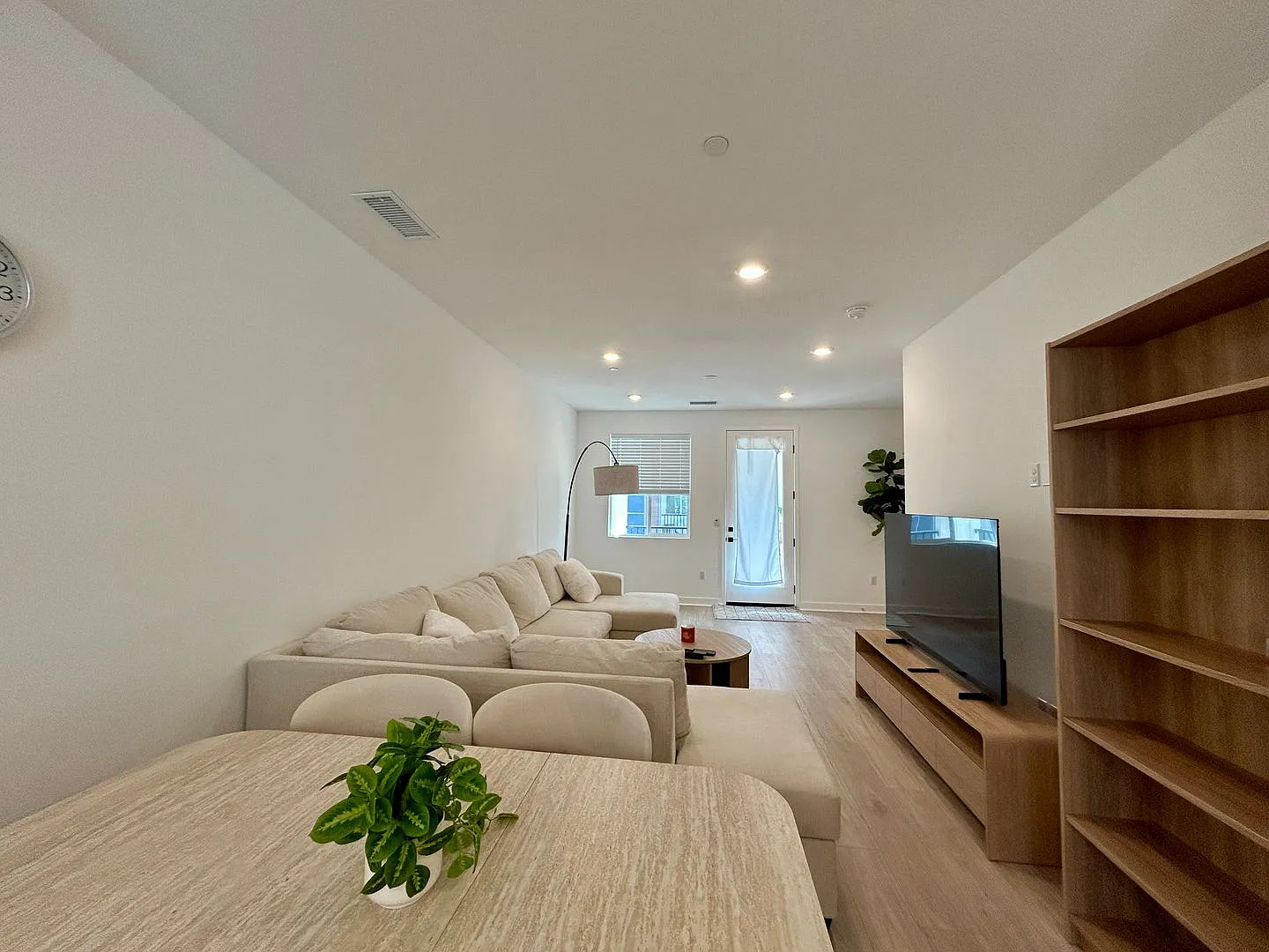 Furnished 2 Bed/2.5 Bath Rental Available Garden Grove — Photo 1