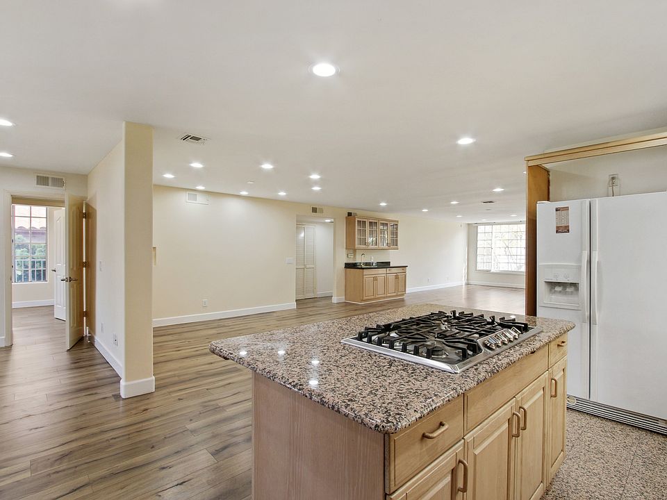 1st image of 12019 Rochester Ave APT 2