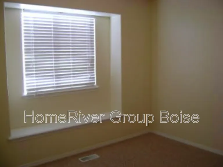 3927 N Kilberry Ave — Photo 9