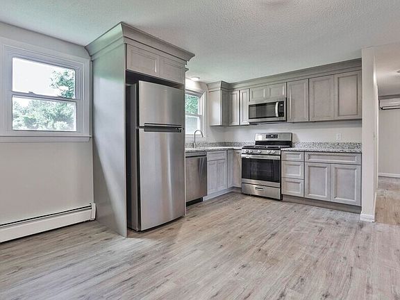 3rd image of 15 Spalding St