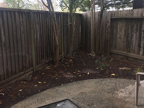 3rd image of 810 W 2nd St