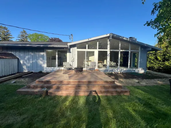 9131 N Pelham PARKWAY, Bayside, WI 53217