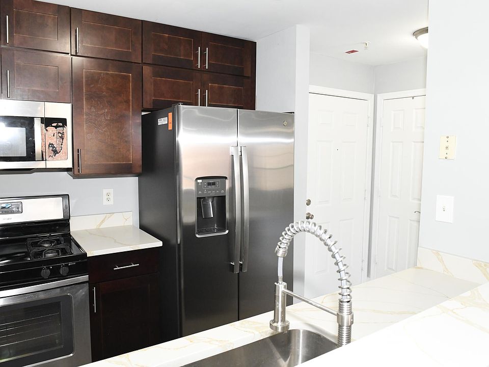 1st image of 14100 Farnsworth Ln #2204