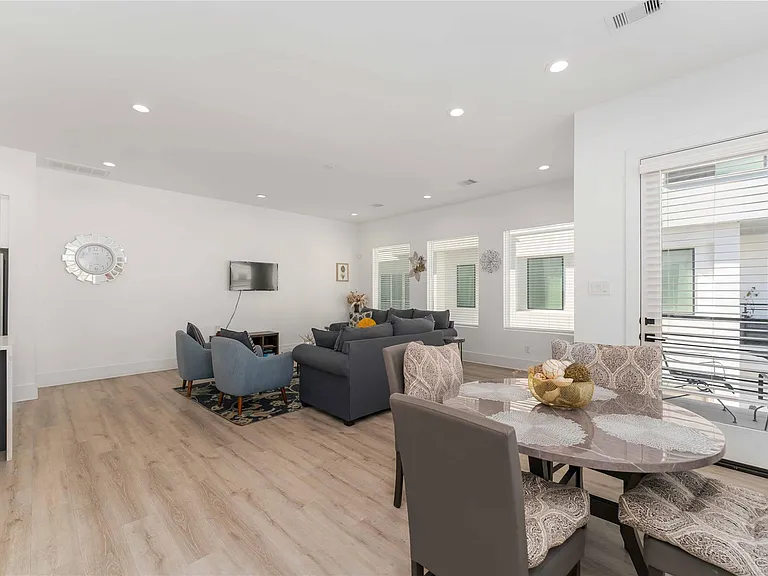 3410 Baer St #C — Photo 8