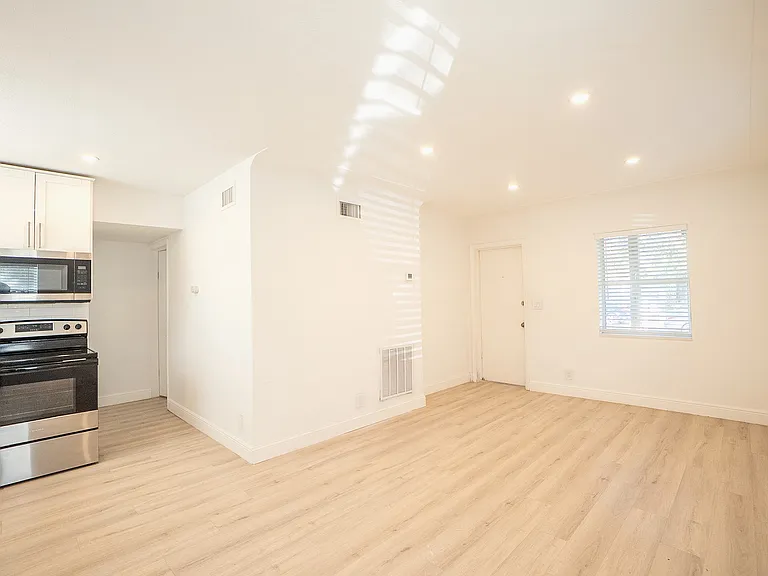 626 23rd Ave S #1 — Photo 4