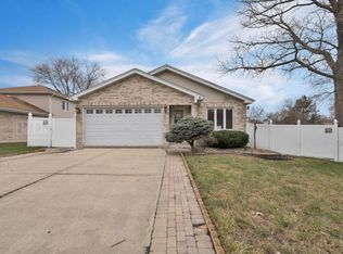 8414 S 82nd Ct, Hickory Hills, IL