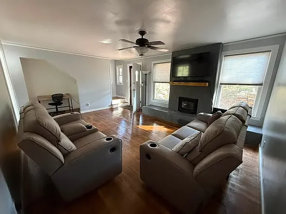 3 bed, 1040 sqft, $2,500 — Photo 3