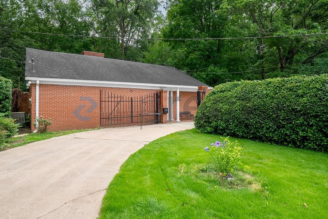 Exterior - 615 Pinecrest Dr