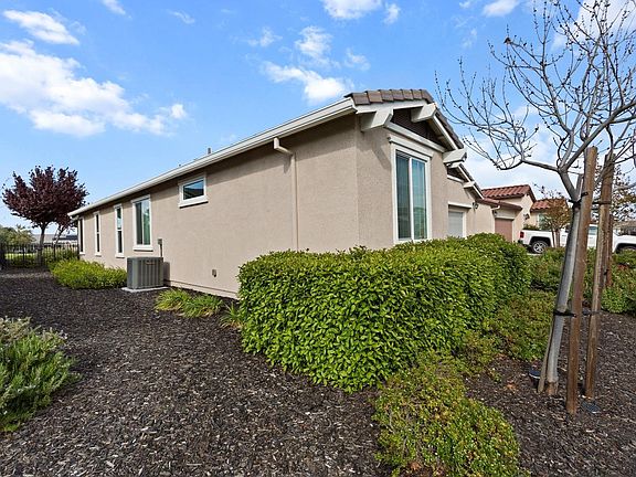 5th image of 425 Waterwood Drive
