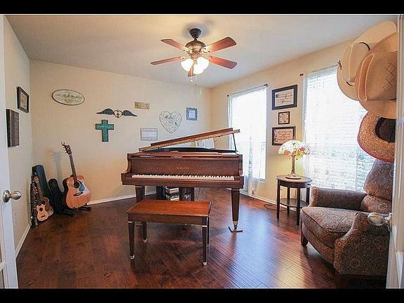 3rd image of 1725 Quail Springs Cir