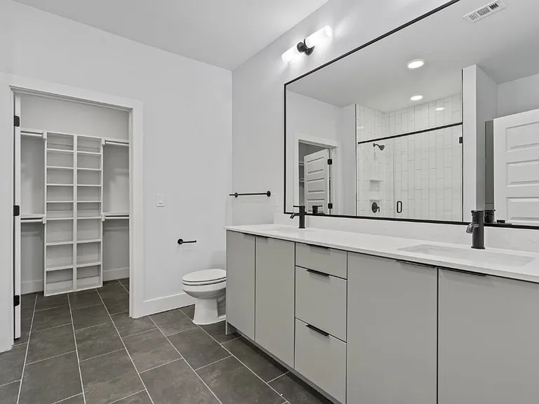 2500 Longview St #105 — Photo 10
