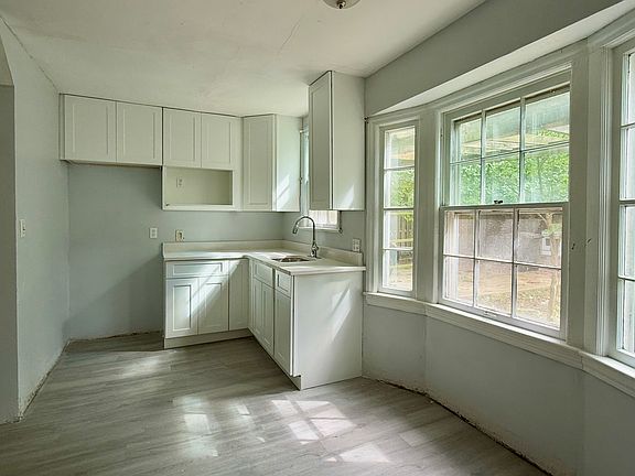 2nd image of 5180 Mayview Rd