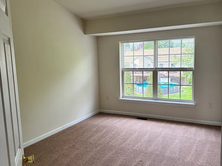 2039 Clinton Ave — Photo 15