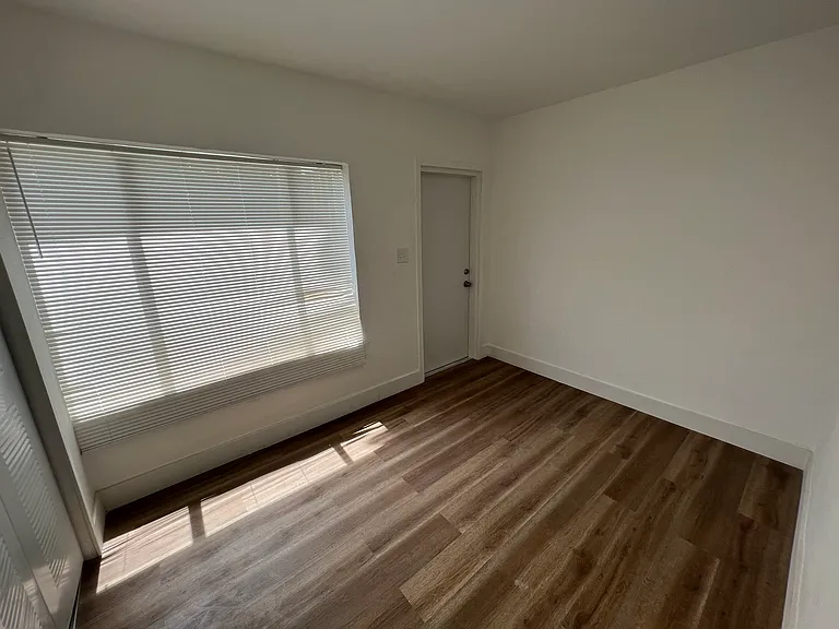 614 NE 3rd St #8 — Photo 4