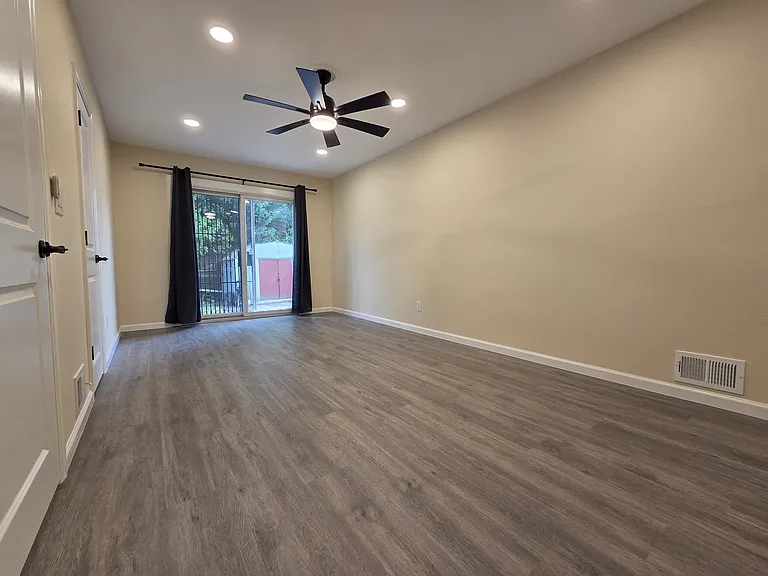 30 Amber St #2 — Photo 11