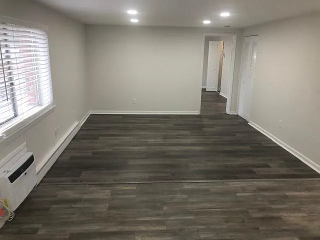 Pleasant Park Apartments — Photo 16
