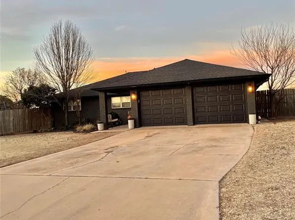 1408 Vicksburg Cir, Altus, OK 73521