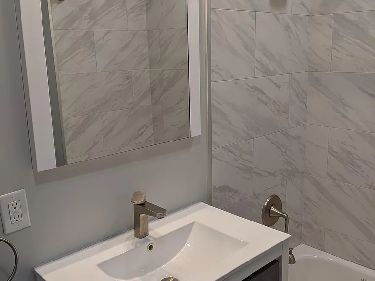 Second floor full bathroom