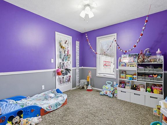 5th image of 2801 N Summit Avenue