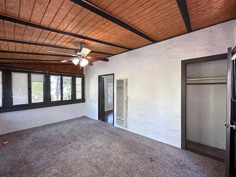 393 N Baldwin Ave — Photo 14