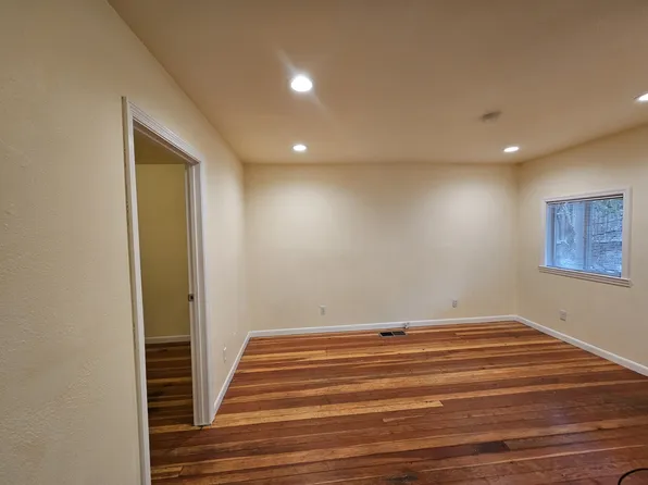 8 B St #3, Ashland, OR 97520