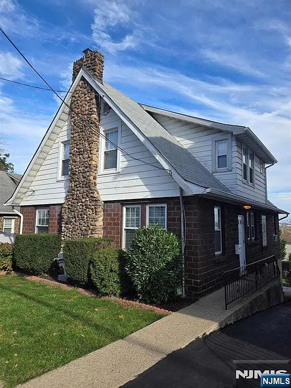 2 bed, 1.0 bath, $2,400 — Photo 2