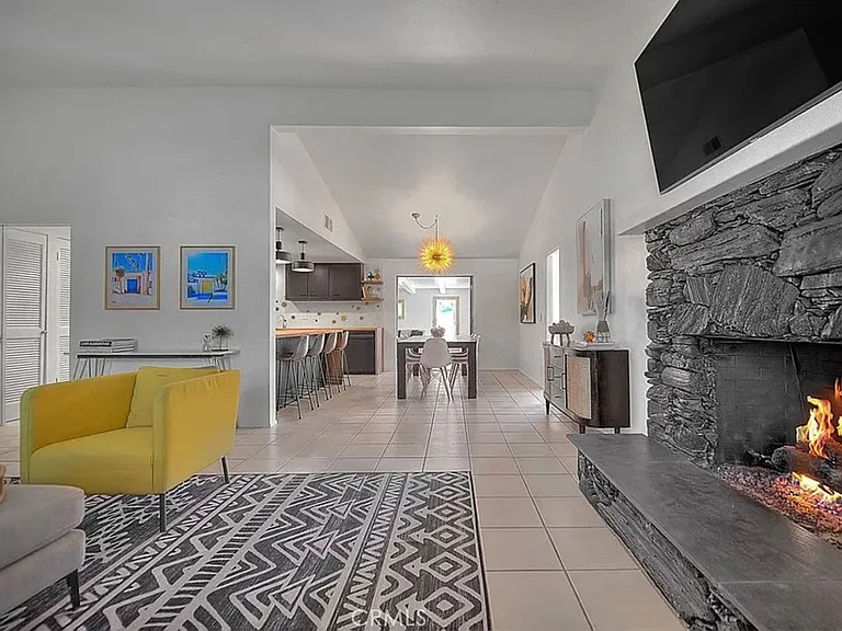 1261 Linda Vista Rd — Photo 3