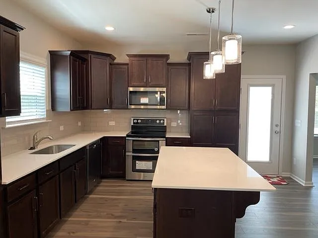 740 Alexander Commons Dr — Photo 6