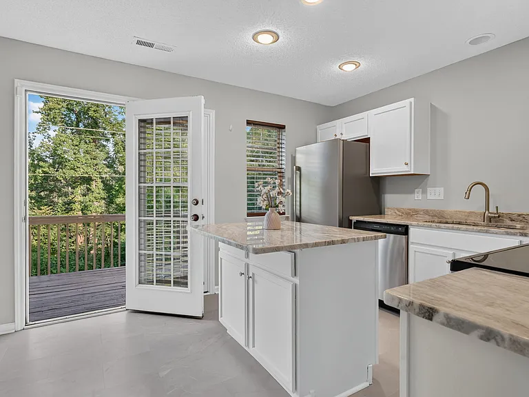 80 Tannenbaum Cir — Photo 13