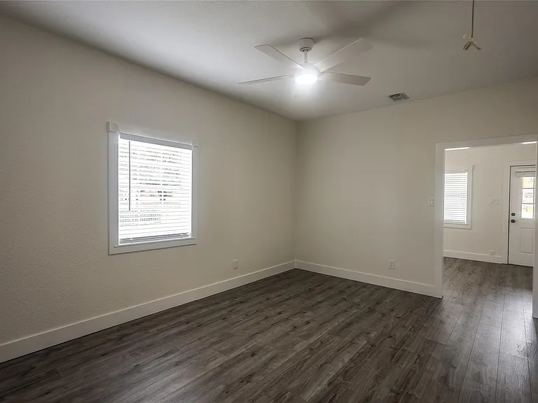 602 Higgins St — Photo 11