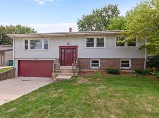583 Beechwood Rd, Buffalo Grove, IL 60089