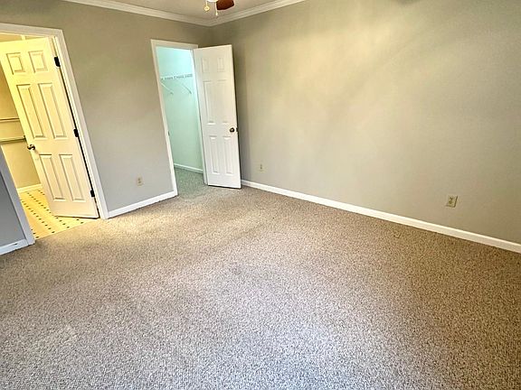 Primary bedroom with en-suite full bath and walk-in closet