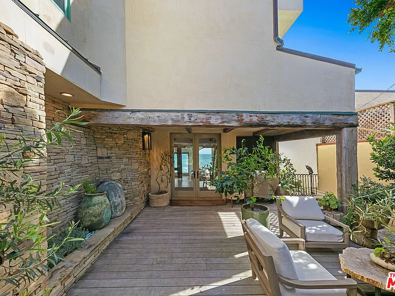 24920 Malibu Rd — Photo 44