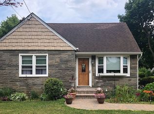 8 Connecticut Ave, Bay Shore, NY 11706