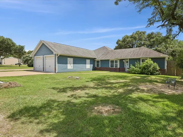 1766 N 34th St, Nederland, TX 77627