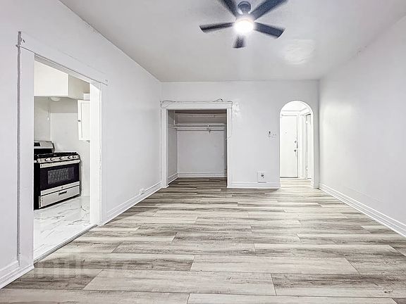 3rd image of 916 Grattan St #T202