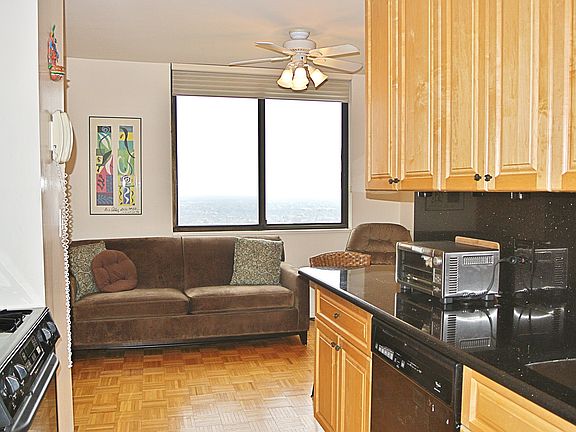 5th image of 26910 Grand Central Pkwy APT 26R