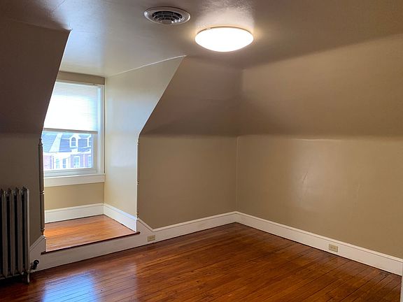 4th image of 543 Lincoln Way APT 3