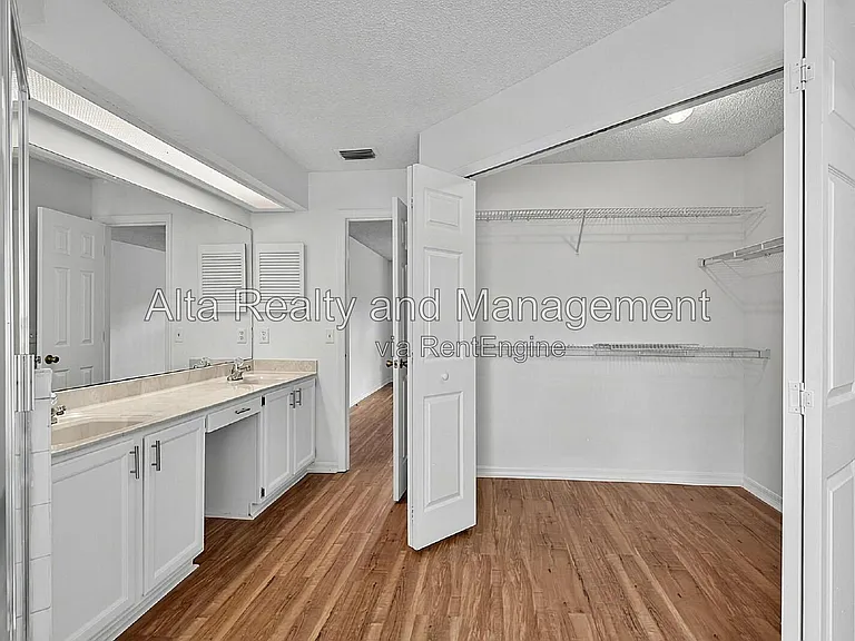8426 Country Bend Cir W — Photo 22