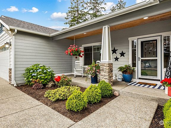 3rd image of 10116 40th Avenue E