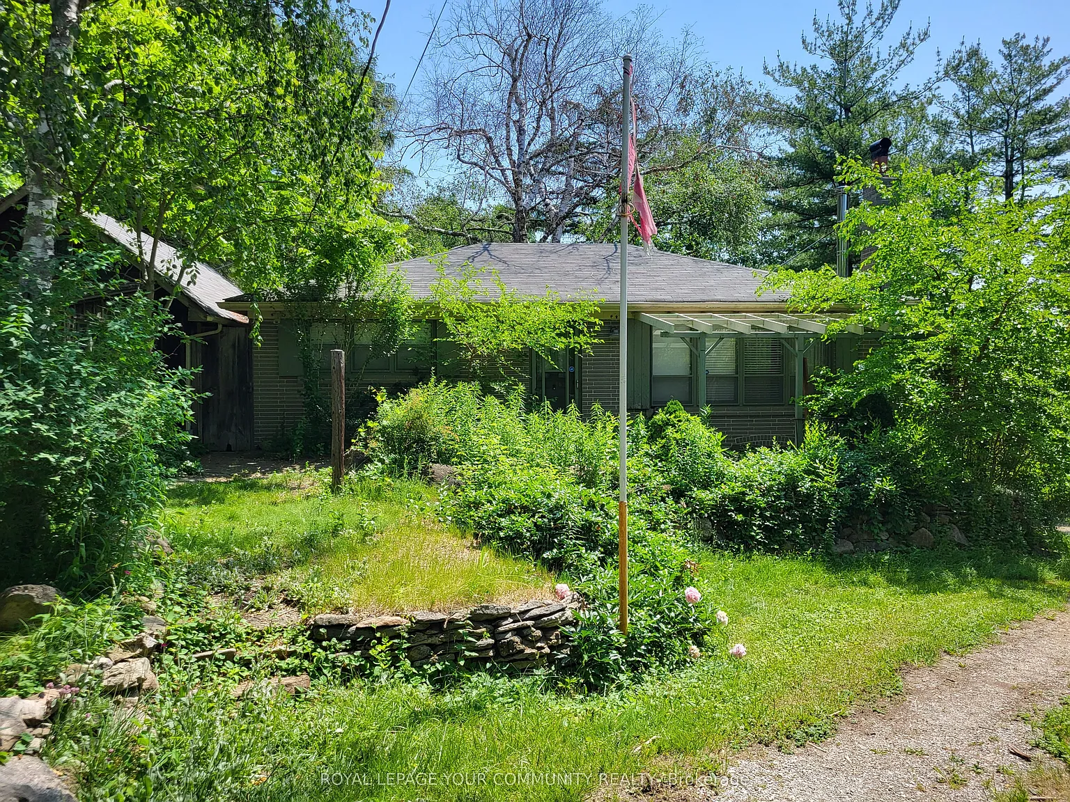 11419 Bathurst St photo 1