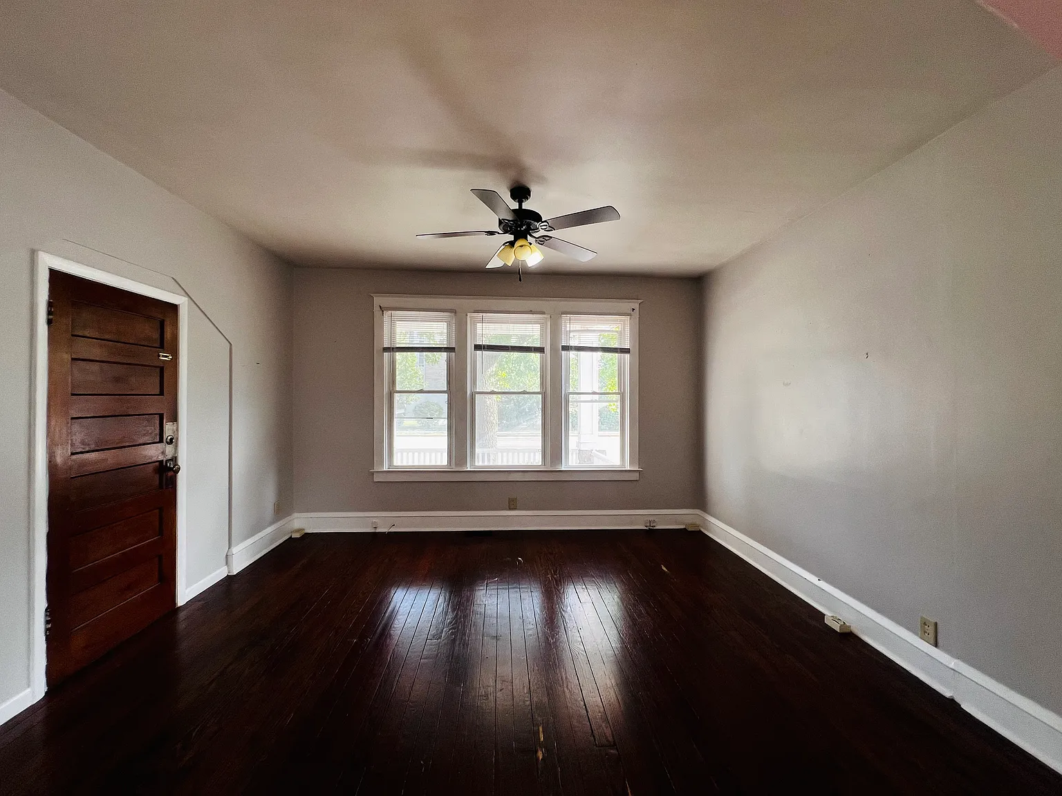 2 bed, 1400 sqft, $1,050 — Photo 2