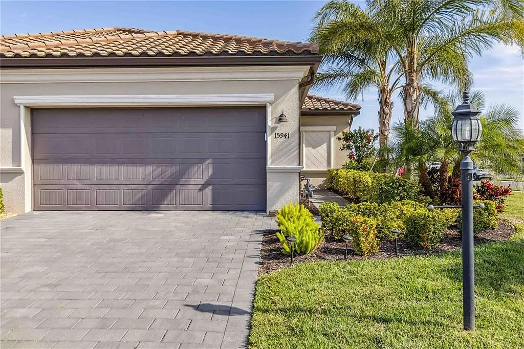 3 bed, 2.0 bath, 1564 sqft, $2,850 — Photo 1